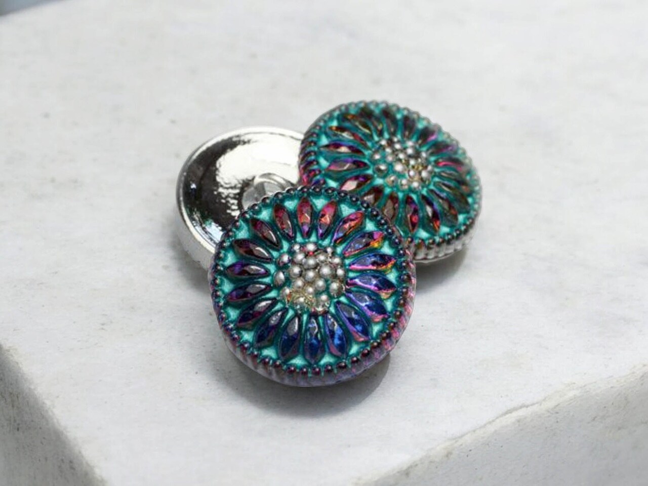 18mm Daisy Button Volcano with a Turquoise Wash and Silver Accents - Czech Glass Buttons